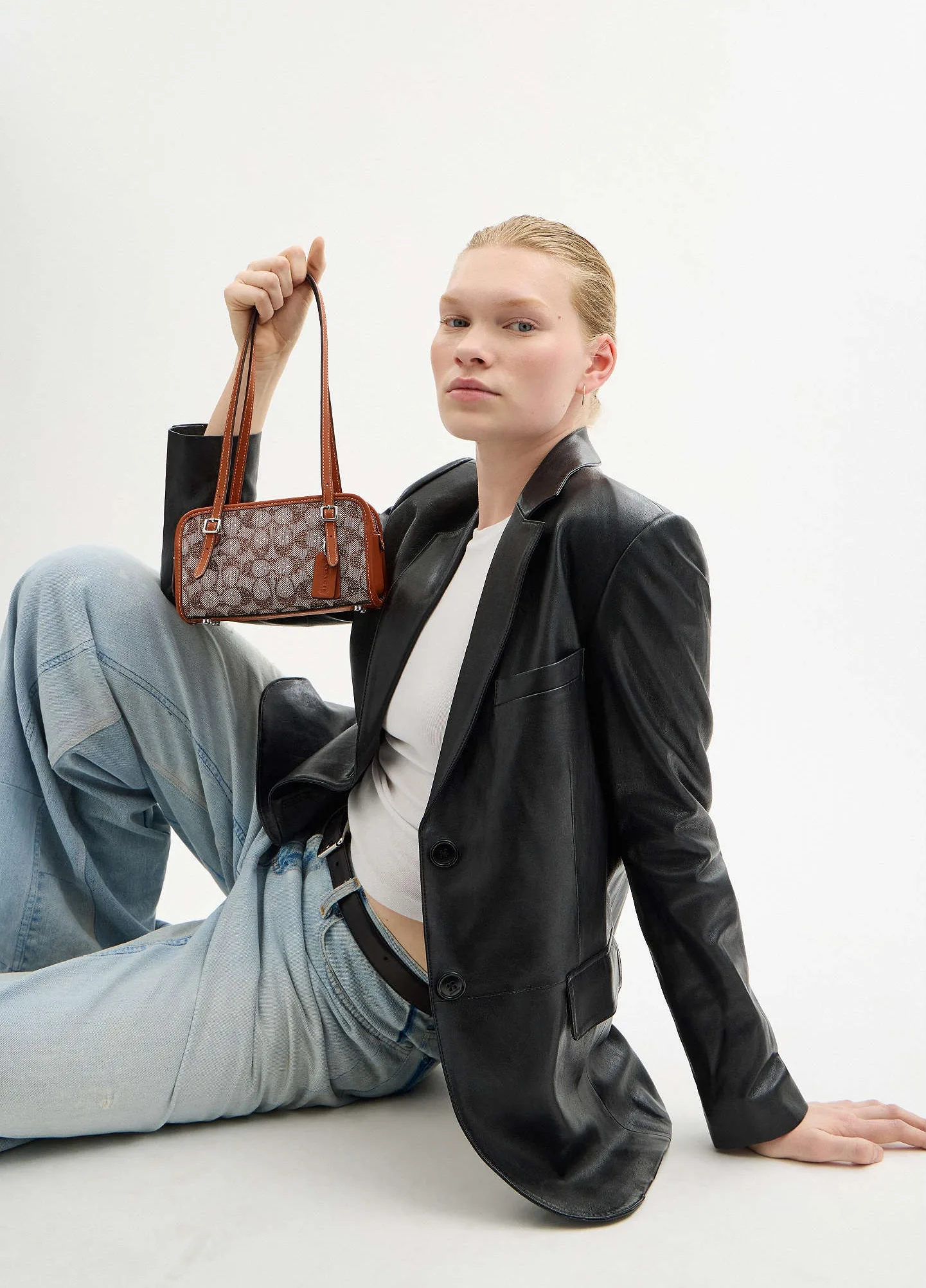 Coach Swing Zip Bag 20 in Crystal Signature Jacquard